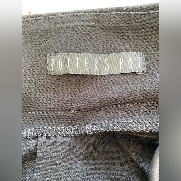 Black Mini Skirt Size Large - Picture 4 of 7